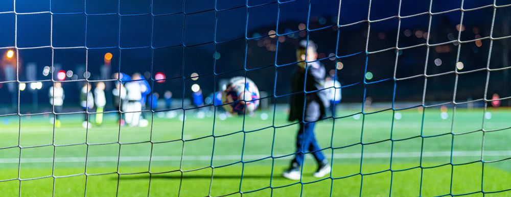 Symbolbild eines Fußballtores auf einem Spielfeld. Foto Jakob Studnar Symbolbild eines Fußballtores auf einem Spielfeld. Foto Jakob Studnar