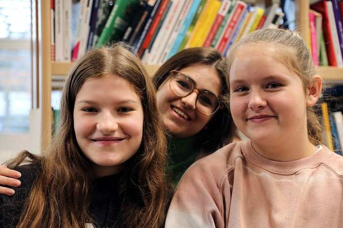 Cidelia, Maja und Amelie von der Kindernothilfe-AG des Heinrich-Heine-Gymnasiums in Köln (Quelle: Ralf Krämer) Cidelia, Maja und Amelie von der Kindernothilfe-AG des Heinrich-Heine-Gymnasiums in Köln (Quelle: Ralf Krämer)