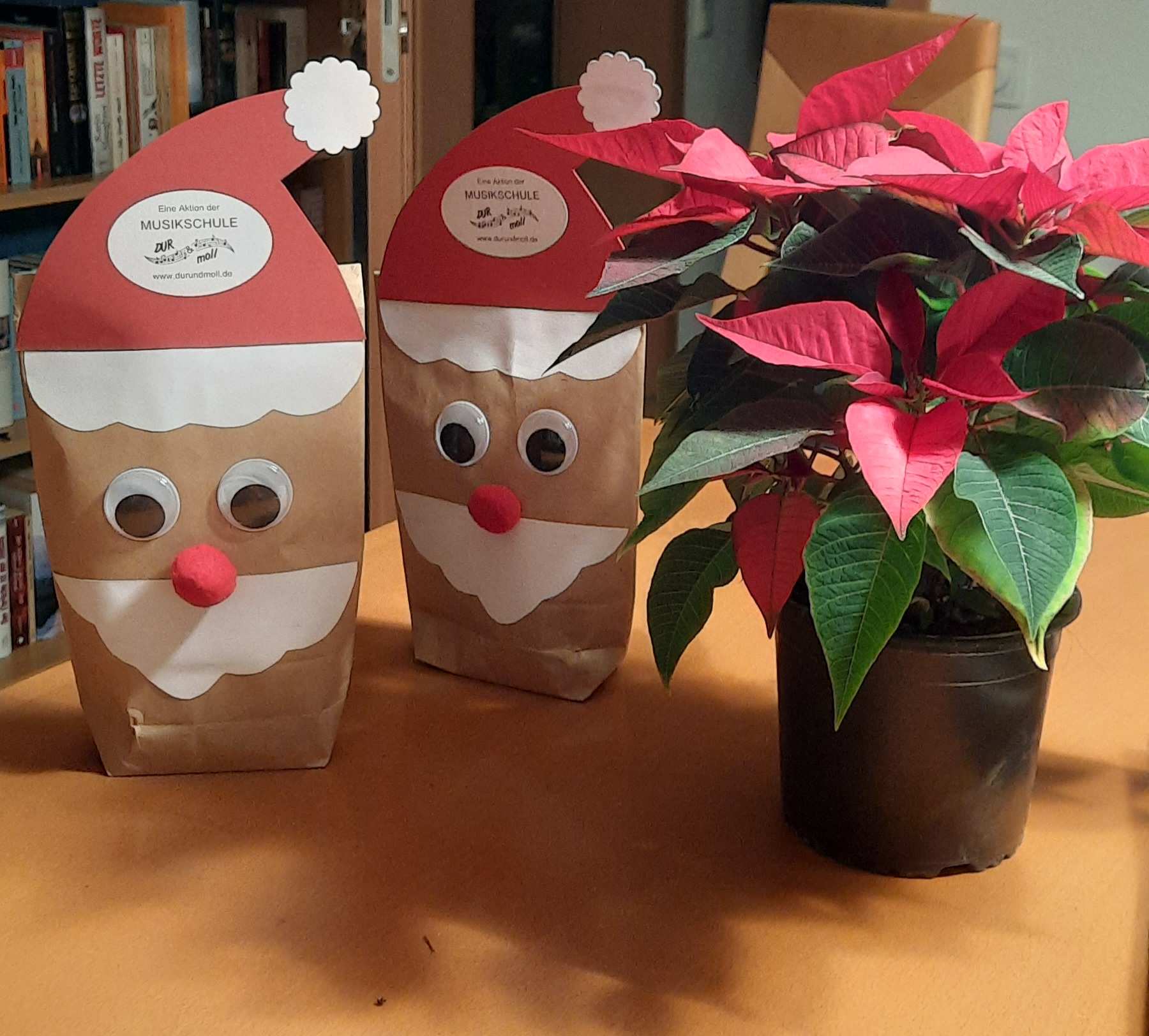 Die Musikschule DUR & moll in Castrop-Rauxel verkaufte Adventstüten zugunsten der Kindernothilfe (Quelle: privat)