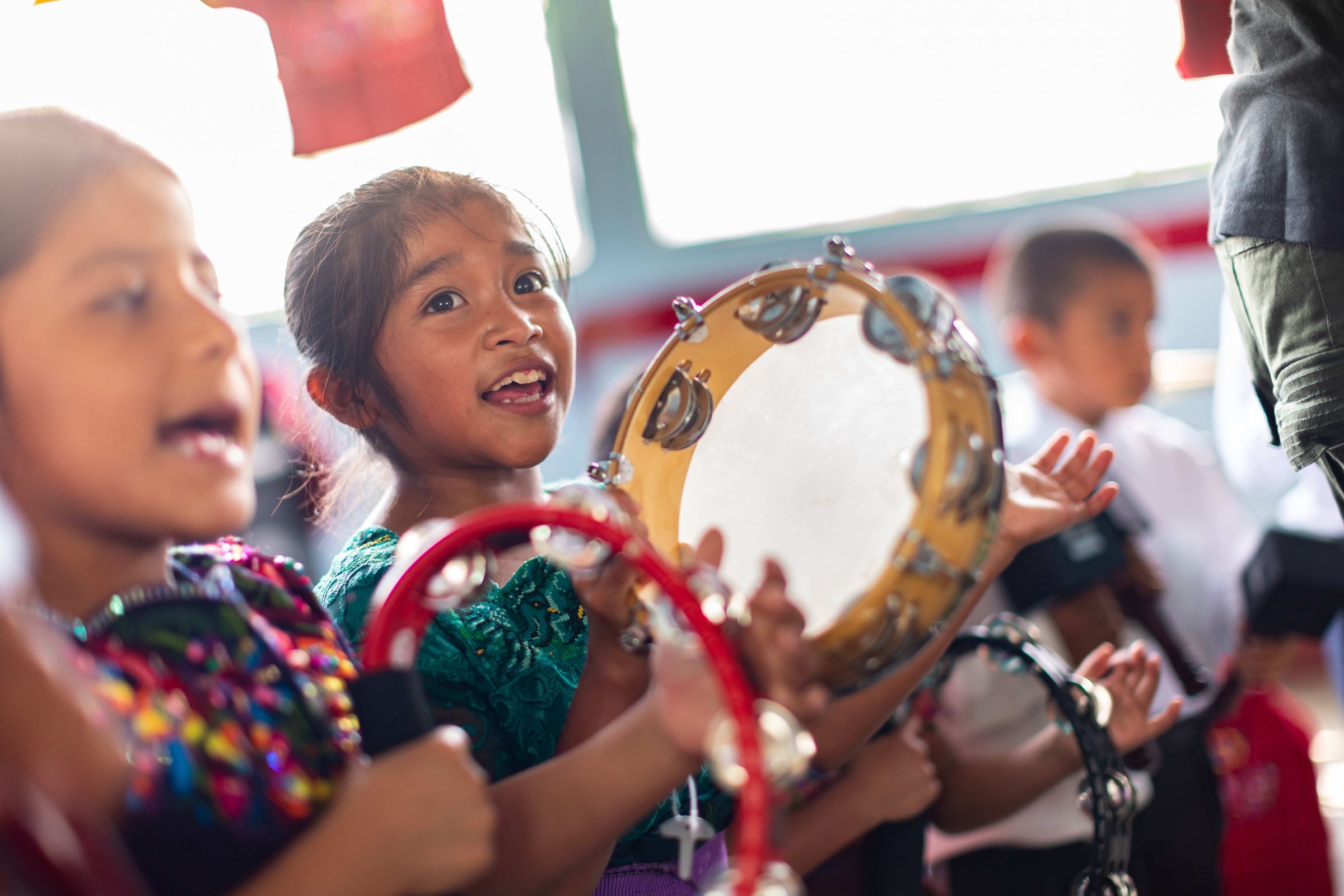 Kinder aus Guatemala singen ein Geburtstagslied (Quelle: Jakob Studnar)