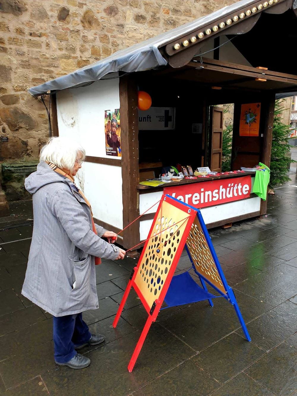 Der Arbeitskreis Halle in der Vereinshütte der Stadt (Quelle: privat) Der Arbeitskreis Halle in der Vereinshütte der Stadt (Quelle: privat)