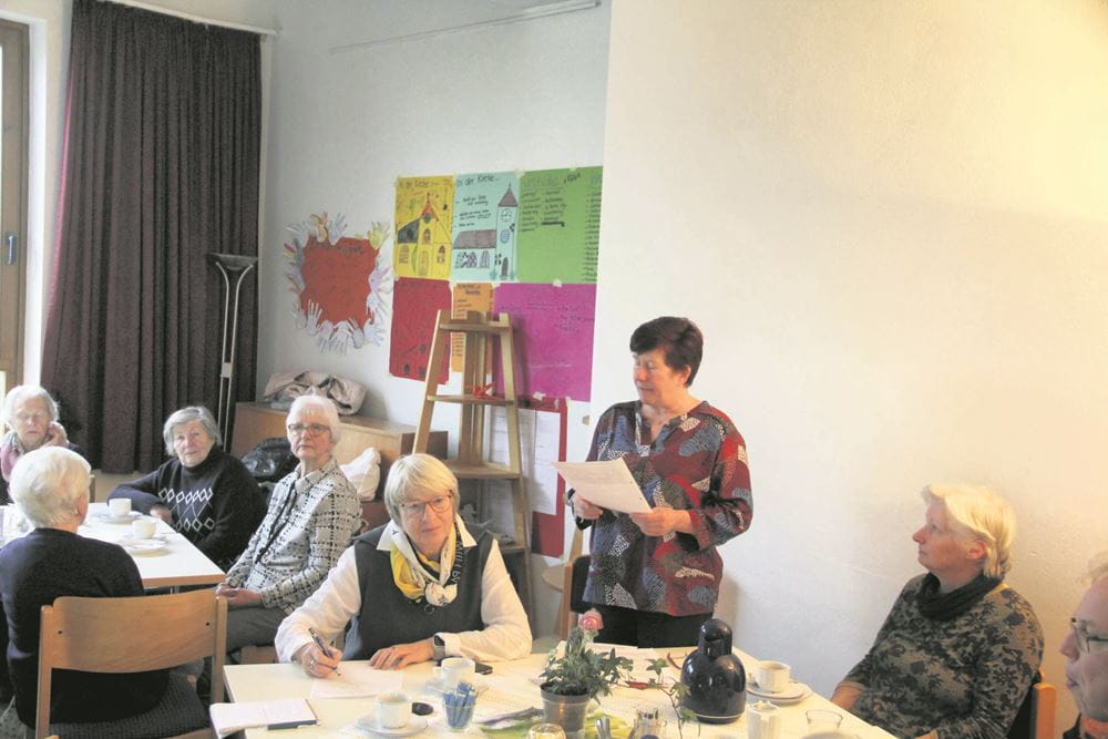 Gabriele Kuschel-Albrecht informiert im Café zur Marktzeit über die Kindernothilfe-Arbeit (Quelle: privat) Gabriele Kuschel-Albrecht informiert im Café zur Marktzeit über die Kindernothilfe-Arbeit (Quelle: privat)