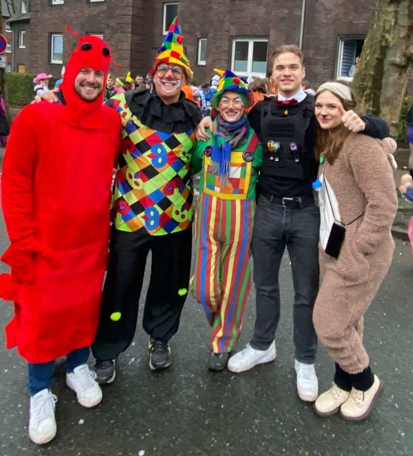 Oberhausen-Osterfeld: Familie Schröder spendet 900 Euro von ihrer Veranstaltung (Quelle: privat) Oberhausen-Osterfeld: Familie Schröder spendet 900 Euro von ihrer Veranstaltung (Quelle: privat)