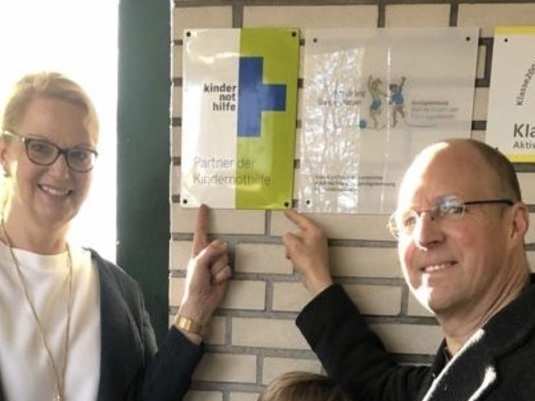 Partnerplakette für die Waldschule und die ev. Gemeinde in Duisburg-Baerl (Quelle: privat)