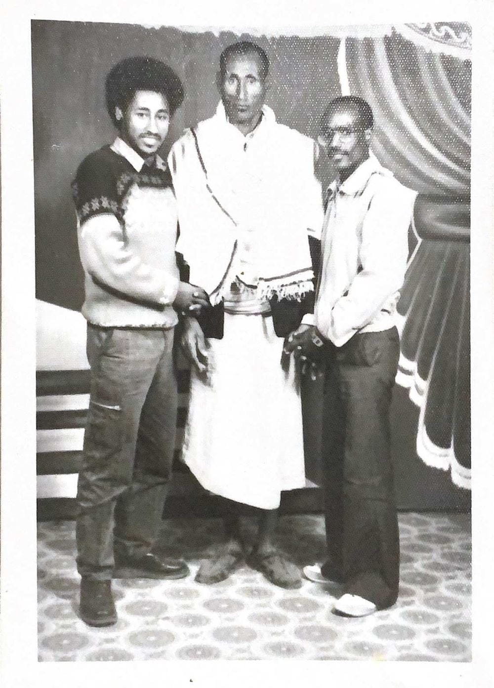 Ehemaliges Patenkind Haftu Woldu aus Äthiopien - mit Vater und einem Jungen aus dem Projekt (Quelle: privat)