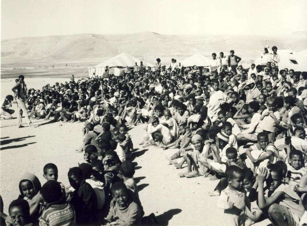 1985 blieben in Mekelle/Äthiopien nach einer Hungersnot 2000 Kinder ohne Eltern in einem verlassenen Flüchtlingslager zurück (Quelle: Dieter Kohl)