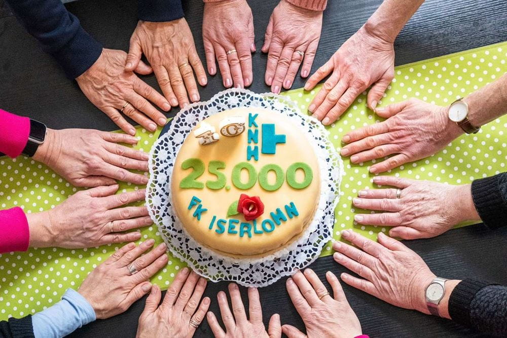 Förderkreis Iserlohn: Torte zum Spendenergebnis, Foto: privat Förderkreis Iserlohn: Torte zum Spendenergebnis, Foto: privat