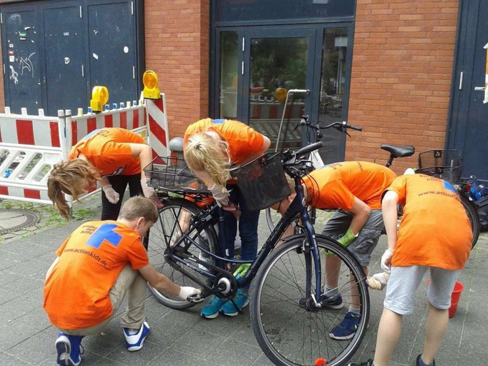 Action!Kidz: Fahrradputzen in Münster (Quelle: Kindernothilfe)