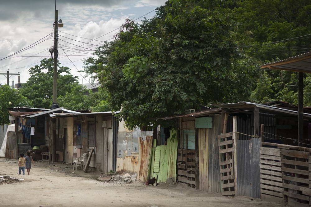 Honduras Straße mit Kindern (Fotos von Christian Nusch, Reise Nickoleit/Nusch 2021) Platzhalterbild