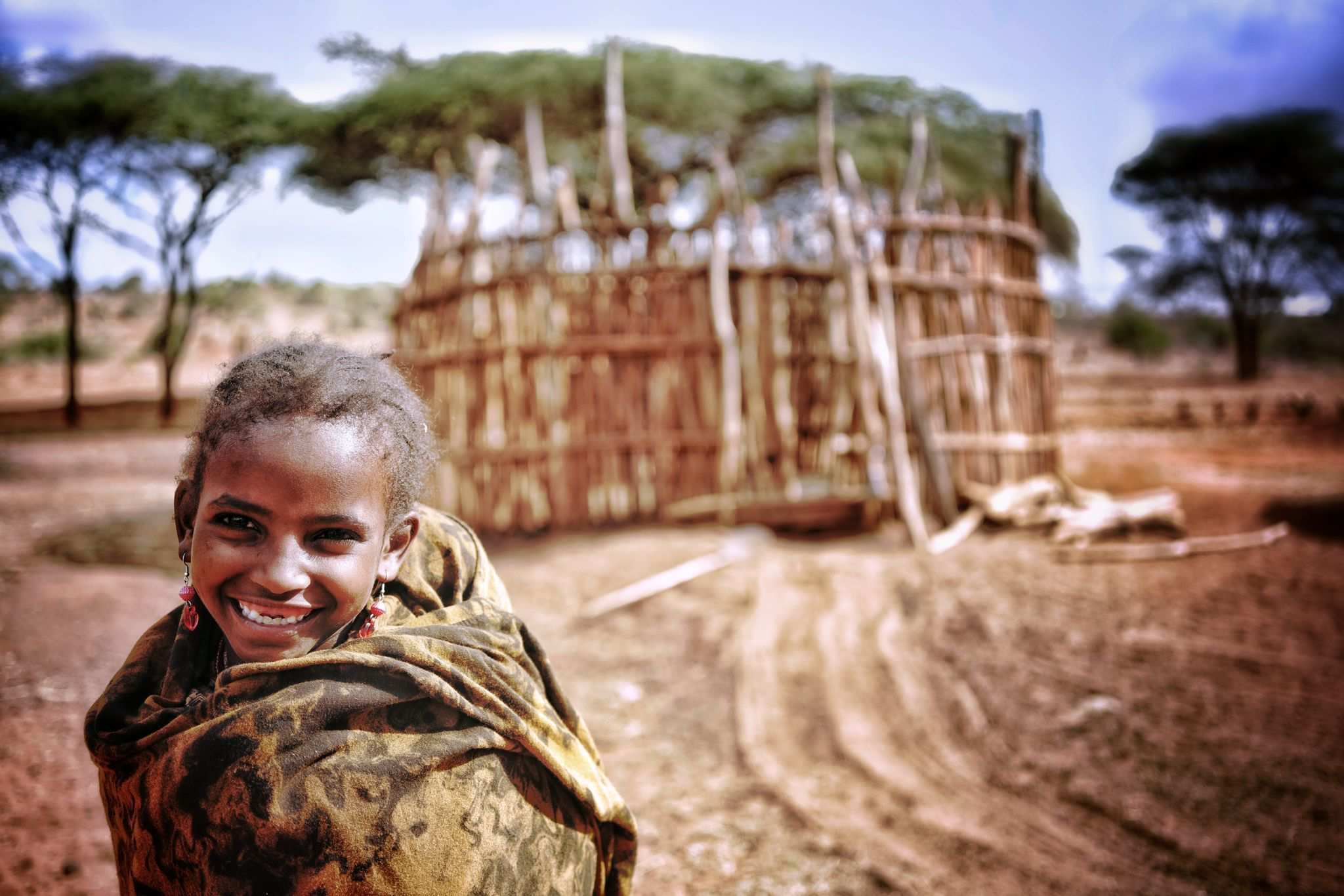 Ein Mädchen aus Äthiopien lacht. (Quelle; Jakob Studnar)