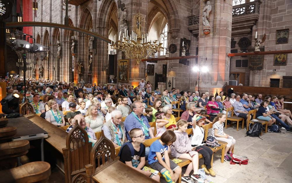 Familiengottesdienst mit Dietmar Boos, Vorstandsvorsitzende Katrin Weidemann und Reinhard Horn sowie der Unterstützung durch Ehrenamtliche Familiengottesdienst mit Dietmar Boos, Vorstandsvorsitzende Katrin Weidemann und Reinhard Horn sowie der Unterstützung durch Ehrenamtliche
