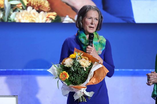 Christina Rau, die ehemalige Schirmherrin des Kindernothilfe-Medienpreises bei Ihrer Verabschiedung 2022 (Quelle: Kindernothilfe) Christina Rau, die ehemalige Schirmherrin des Kindernothilfe-Medienpreises bei Ihrer Verabschiedung 2022 (Quelle: Kindernothilfe)