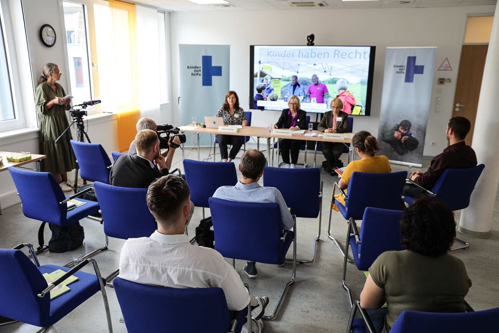 Jahrespressekonferenz 2023 der Kindernothilfe mit Lana Solapanowa (Quelle: Kindernothilfe) Jahrespressekonferenz 2023 der Kindernothilfe mit Lana Solapanowa (Quelle: Kindernothilfe)