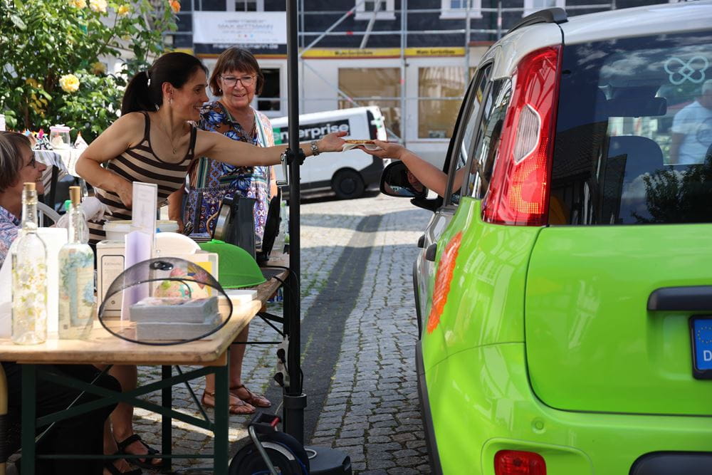 Drive-in-Waffelstand des Arbeitskreises Siegerland (Quelle: Ludwig Grunewald) Drive-in-Waffelstand des Arbeitskreises Siegerland (Quelle: Ludwig Grunewald)