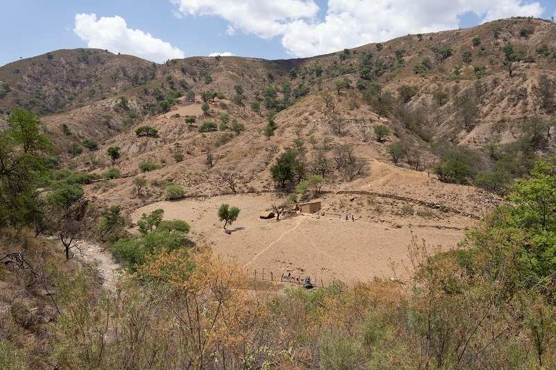 Blick auf das ausgetrocknete Tal, in dem Doña Illary mit ihren Kindern wohnt (Quelle: Christian Nusch)