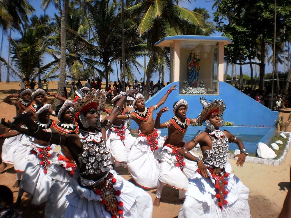 festlicher Tanz, Jugendliche in Sri Lanka(Quelle: Kindernothilfepartner Shiroma Sahabandu) festlicher Tanz, Jugendliche in Sri Lanka(Quelle: Kindernothilfepartner Shiroma Sahabandu)