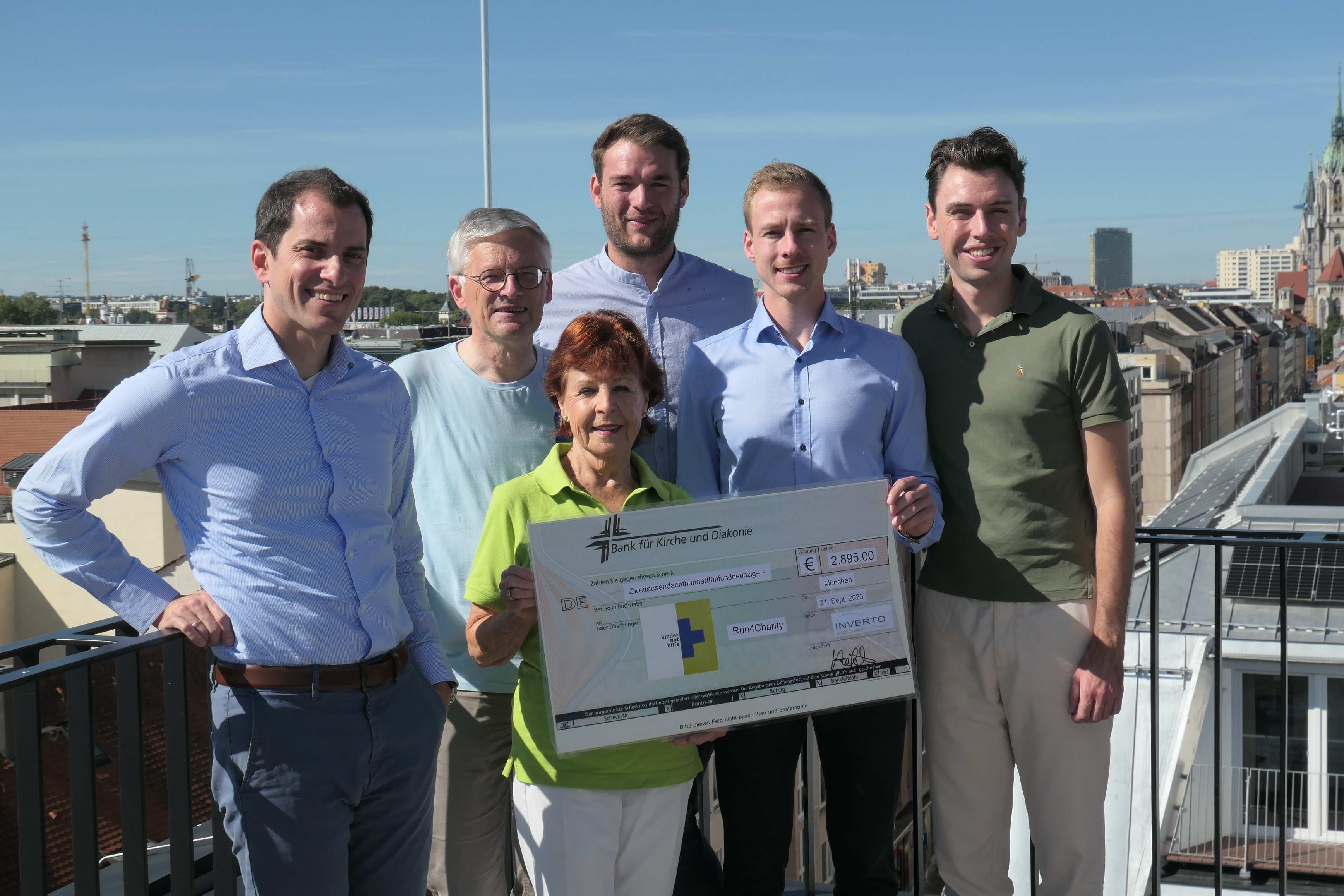 München: INVERTO GmbH spendet 2.895 Euro anlässlich Run4Charity (Quelle: privat) München: INVERTO GmbH spendet 2.895 Euro anlässlich Run4Charity (Quelle: privat)