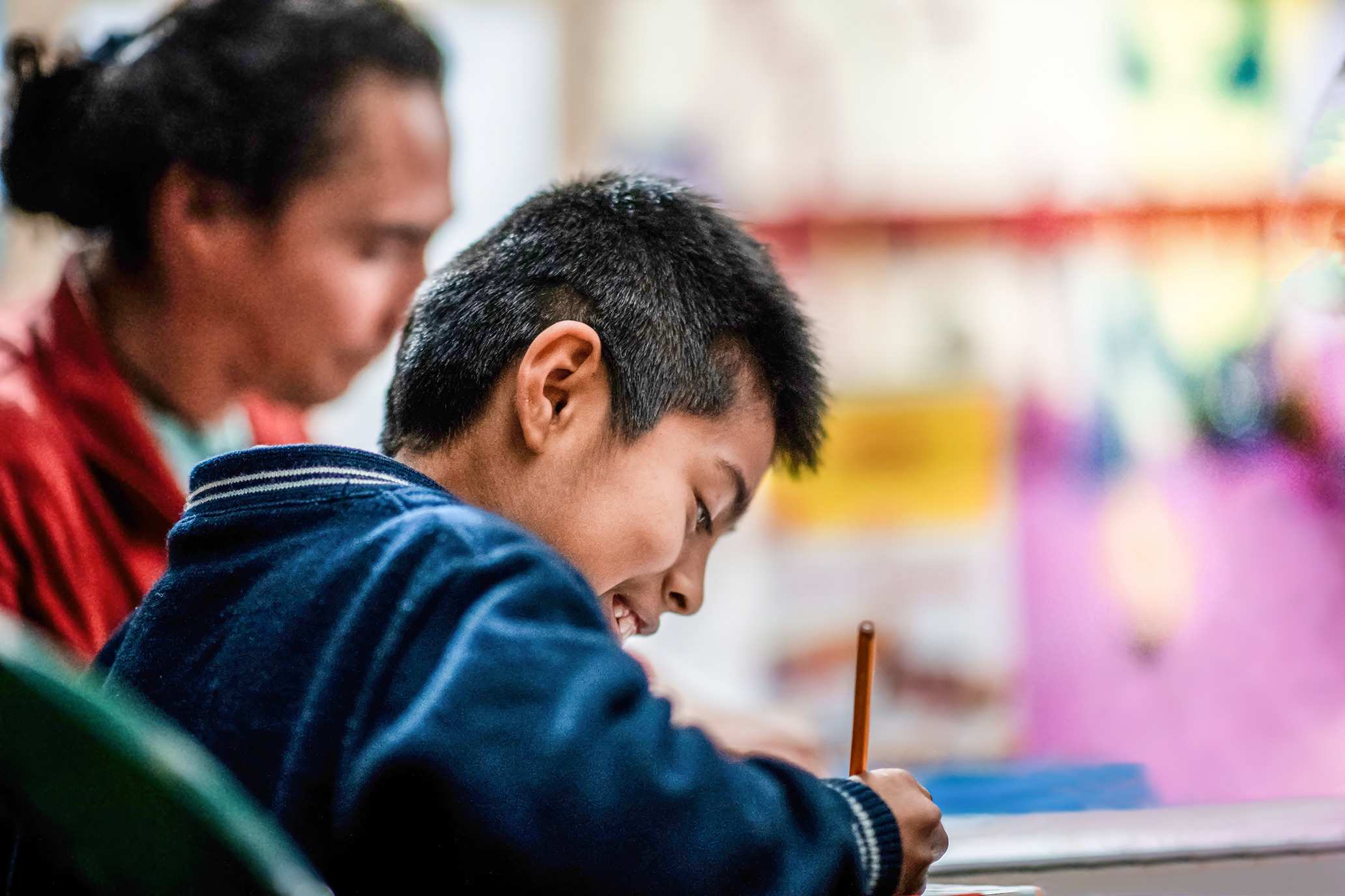 Schulkind schreibt (Quelle) Fabian Strauch 