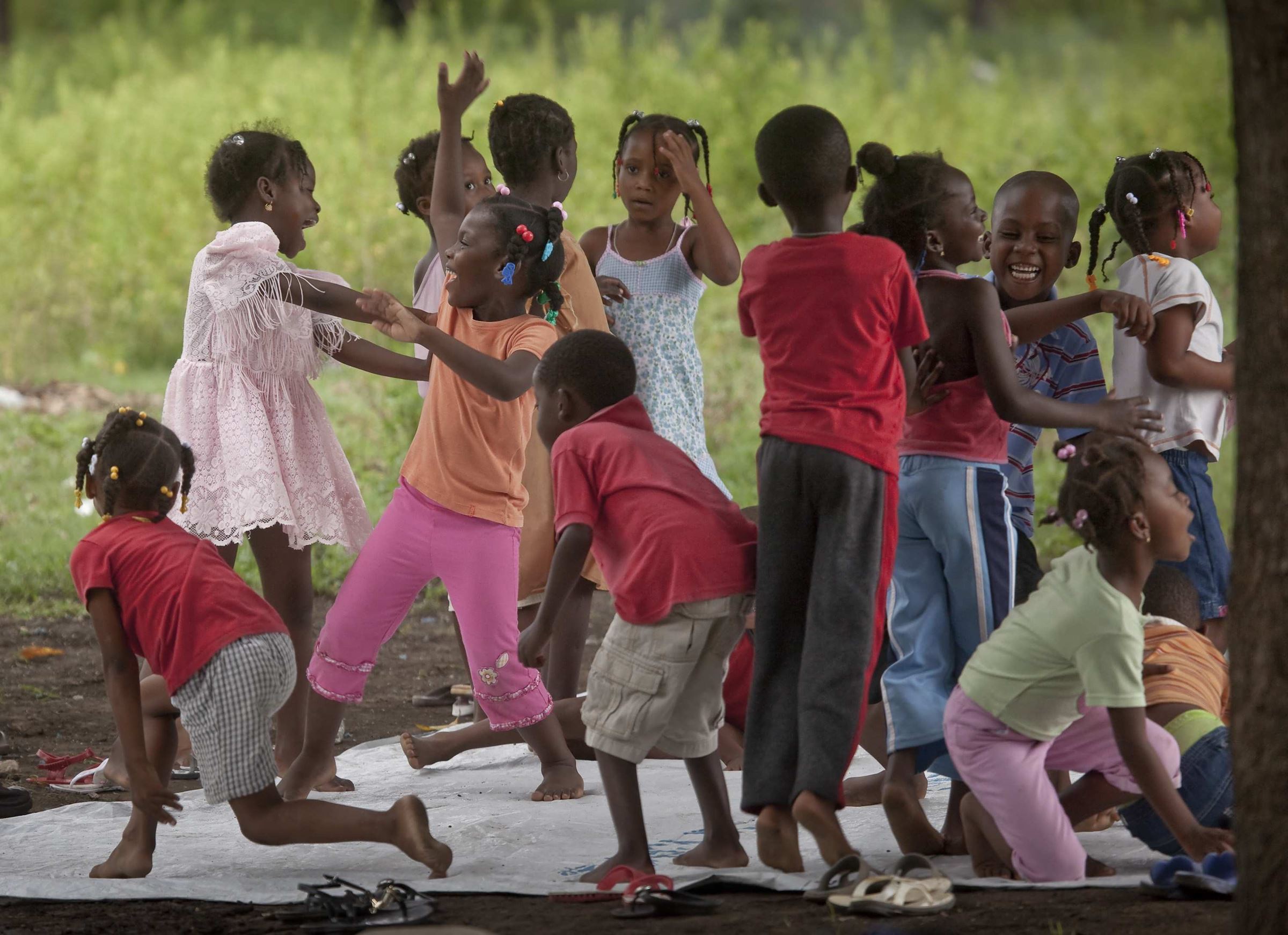 KNH in Haiti - Projekte in Leogane Bilder :KNH Jakob Studnar
Kinder im Projekt Leogane KNH in Haiti - Projekte in Leogane Bilder :KNH Jakob Studnar
Kinder im Projekt Leogane