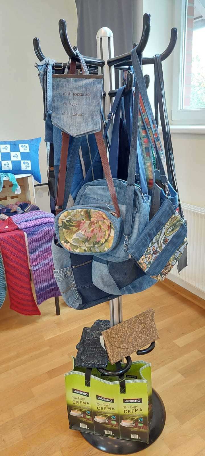 Selbst genähte Taschen aus Jeansstoff (Quelle: privat) Selbst genähte Taschen aus Jeansstoff (Quelle: privat)