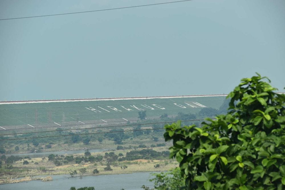 Blick von oben auf den Hirakud-Staudamm (Quelle: privat) Blick von oben auf den Hirakud-Staudamm (Quelle: privat)
