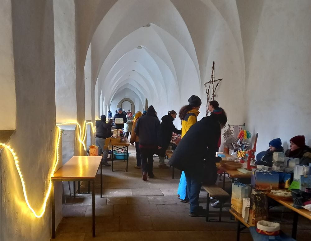 Verkaufsstände in einem Kloster-Kreuzgang (Quelle: privat) Verkaufsstände in einem Kloster-Kreuzgang (Quelle: privat)