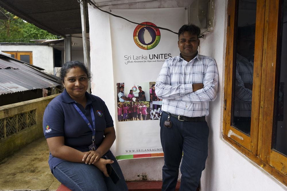Lehrerin Shanmugaraja Kanishiya mit Mitarbeiter Ulaganathan Shanmuga Priyan (Quelle: Christian Nusch) Lehrerin Shanmugaraja Kanishiya mit Mitarbeiter Ulaganathan Shanmuga Priyan (Quelle: Christian Nusch)