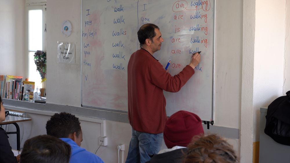 Salim Nabi aus Afghanistan gibt jetzt Sprachunterricht für Geflüchtete (Quelle: Jens Meißburger)