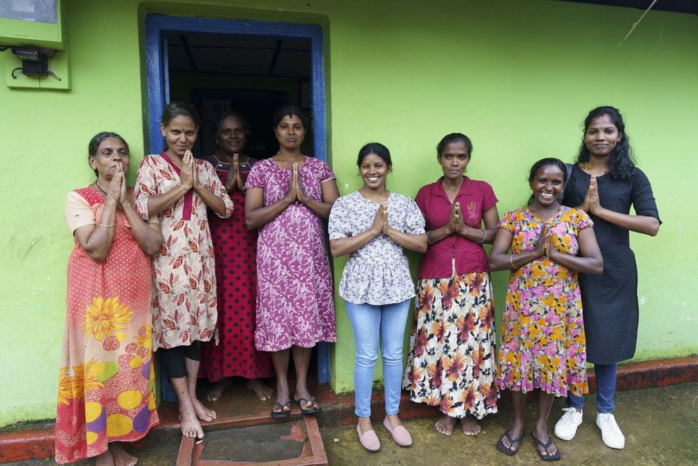Eine Gruppe von Frauen mit einer Mitarbeiterin des Kindernothilfepartners (Quelle: Christian Nusch) Eine Gruppe von Frauen mit einer Mitarbeiterin des Kindernothilfepartners (Quelle: Christian Nusch)