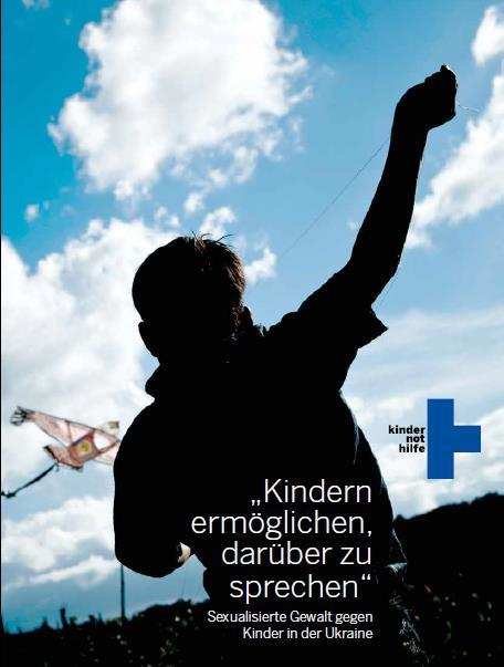 Titelbild der Studie zur sexualisierten Gewalt gegen Kinder in der Ukraine - es zeigt einen Jungen von hinten, der einen Drachen steigen lässt (Quelle: Jakob Studnar) Titelbild der Studie zur sexualisierten Gewalt gegen Kinder in der Ukraine - es zeigt einen Jungen von hinten, der einen Drachen steigen lässt (Quelle: Jakob Studnar)