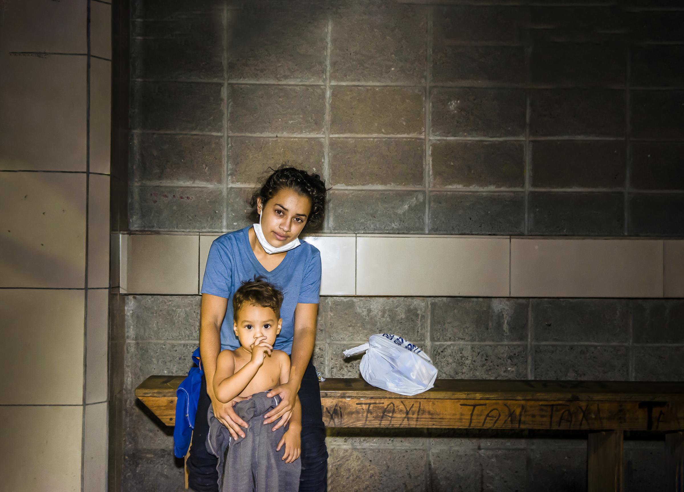 Saira und ihr Sohn wurden aus den USA abgeschoben - jetzt stehen sie vor dem Nichts (Quelle: Christian Nusch)