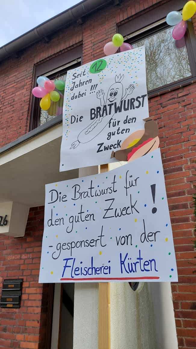 Oberhausen: Schild mit der Aufschrift Bratwurst für den guten Zweck (Quelle: privat)