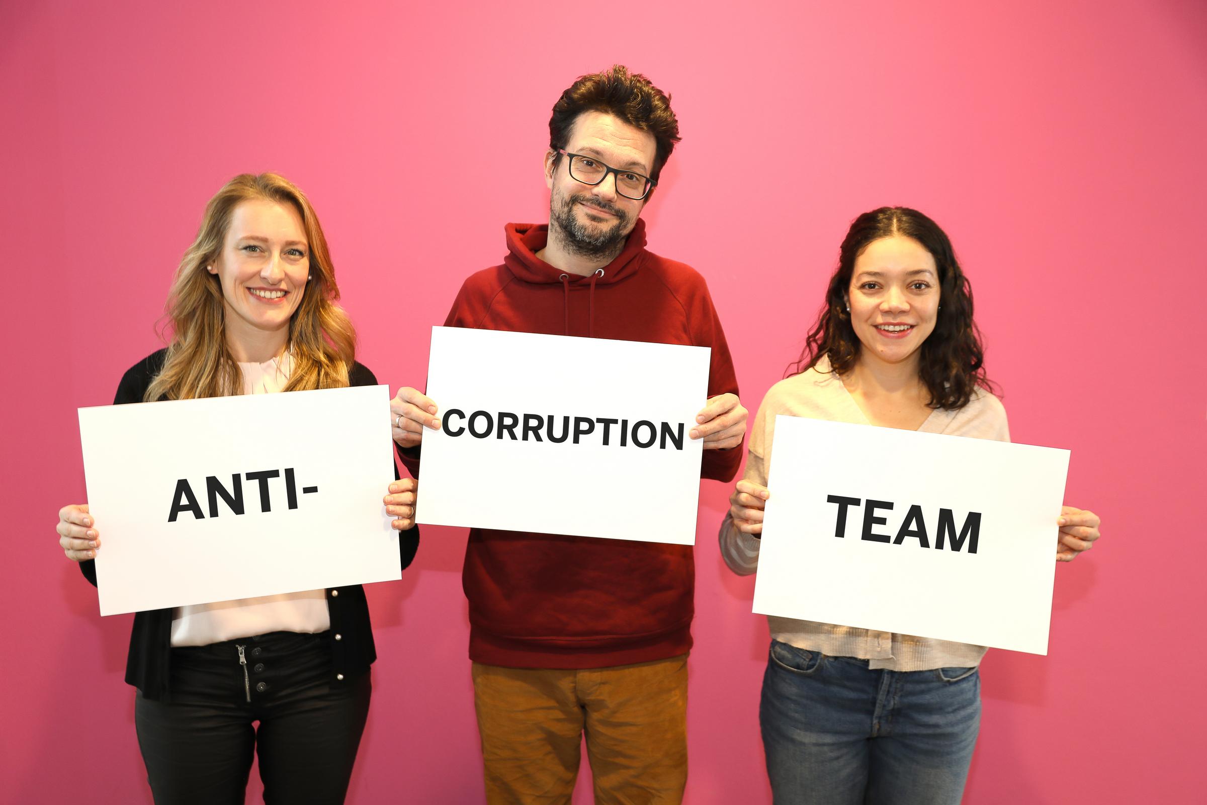 Das Antikorruptions-Team - zwei Frauen, ein Mann (Quelle: Ralf Krämer) Das Antikorruptions-Team - zwei Frauen, ein Mann (Quelle: Ralf Krämer)