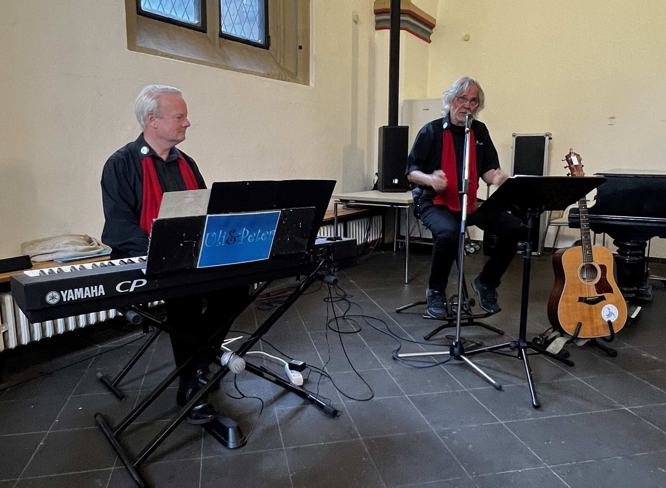 Zwei Musiker in einem Kirchenraum (Quelle: privat) Zwei Musiker in einem Kirchenraum (Quelle: privat)