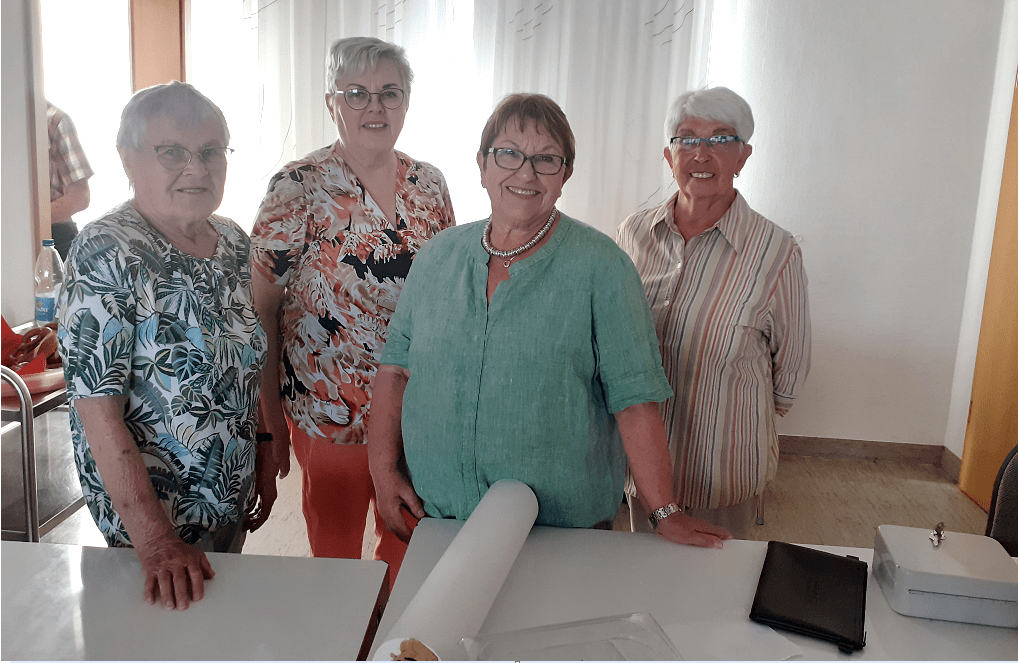 Vier Frauen stehen nebeneinander (Quelle: privat)