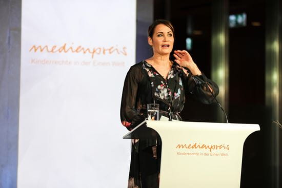 Anja Kling als Laudatorin beim Medienpreis 2019 (Quelle: Kindernothilfe) Anja Kling als Laudatorin beim Medienpreis 2019 (Quelle: Kindernothilfe)