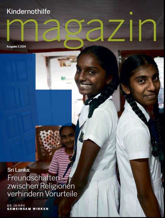 Kindernothilfe-Magazin 3/2024: Zwei Mädchen in weißer Kleidung und langen Zöpfen stehen lachend Rücken an Rücken (Quelle: Christian Nusch) Kindernothilfe-Magazin 3/2024: Zwei Mädchen in weißer Kleidung und langen Zöpfen stehen lachend Rücken an Rücken (Quelle: Christian Nusch)