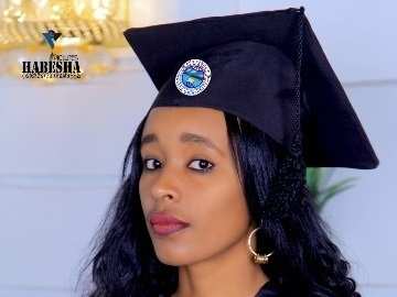 Eine Studentin mit Doktorhut (Quelle: privat) Eine Studentin mit Doktorhut (Quelle: privat)