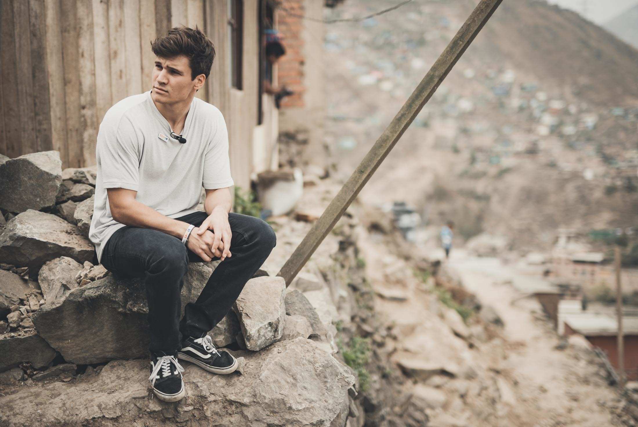 Wincent Weiss sitzt in den Bergen von Peru (Quelle: Kindernothilfe) Wincent Weiss sitzt in den Bergen von Peru (Quelle: Kindernothilfe)
