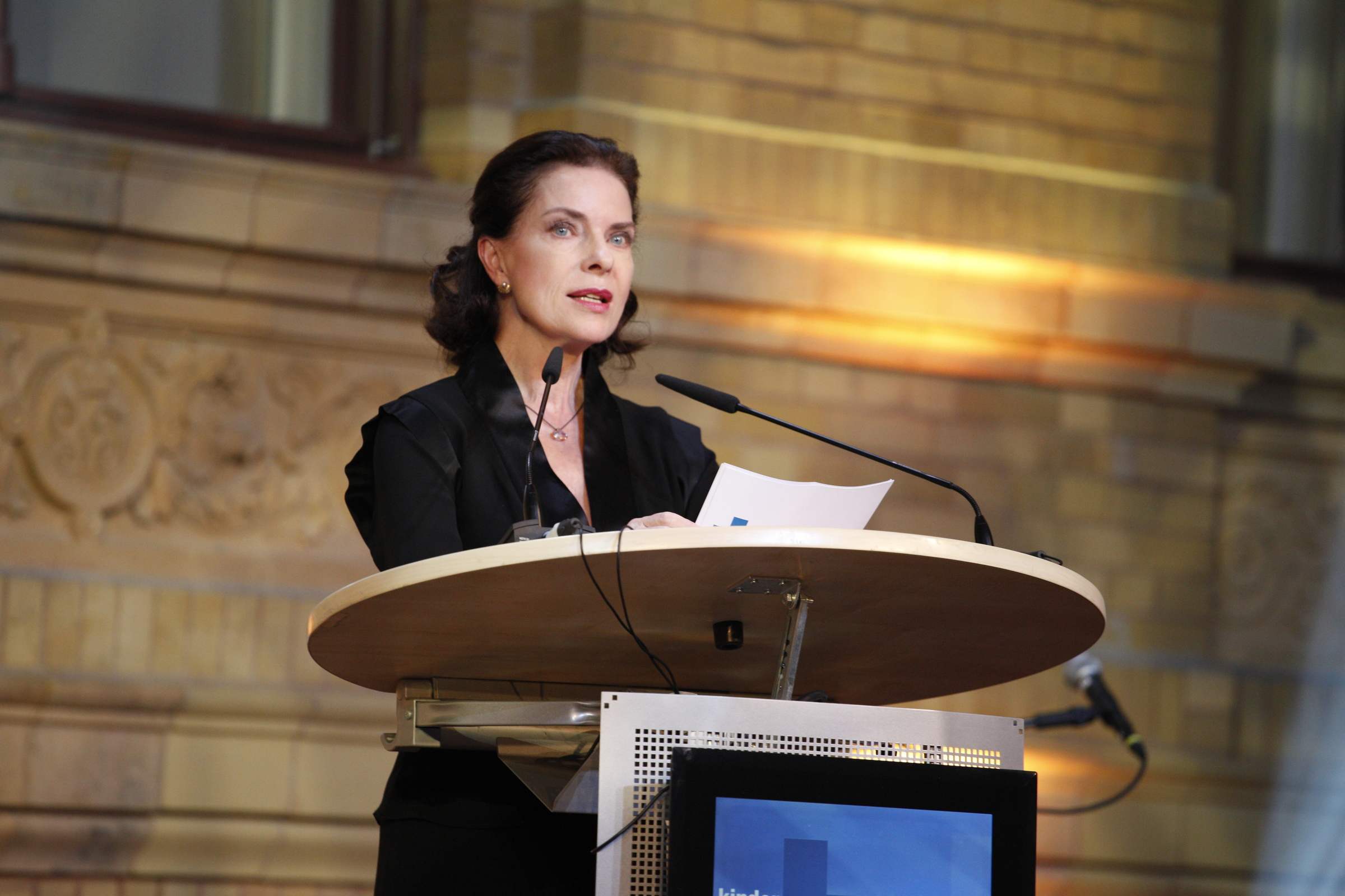 Kindernothilfe-Botschafterin Gudrun Landgrebe beim Medienpreis der Kindernothilfe (Quelle: Ralf ) Kindernothilfe-Botschafterin Gudrun Landgrebe beim Medienpreis der Kindernothilfe (Quelle: Ralf )