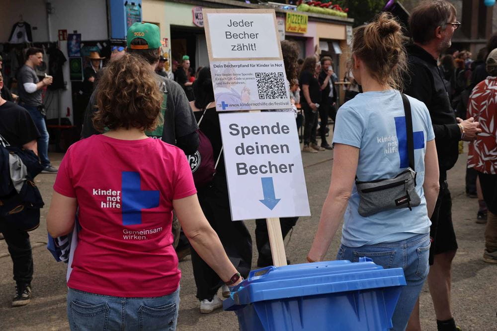 Zwei Frauen in Kindernothilfe T-Shirts (Quelle: Ludwig Grunewald) Zwei Frauen in Kindernothilfe T-Shirts (Quelle: Ludwig Grunewald)