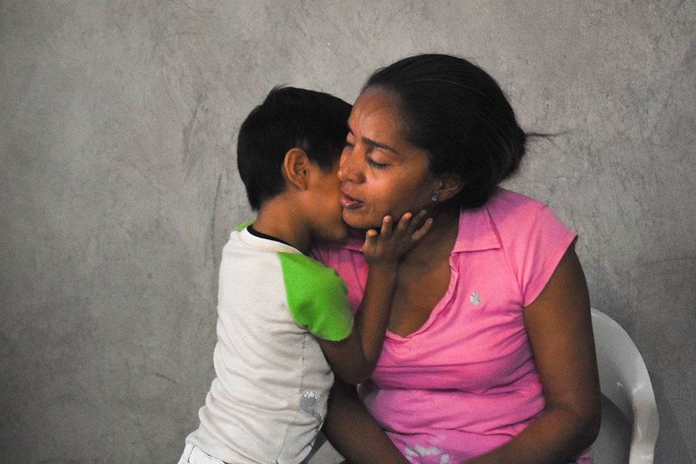 Kinder, die Gewalt miterlebt haben, brauchen viel Nähe und Zeit (Foto: Mili Macías) Kinder, die Gewalt miterlebt haben, brauchen viel Nähe und Zeit (Foto: Mili Macías)