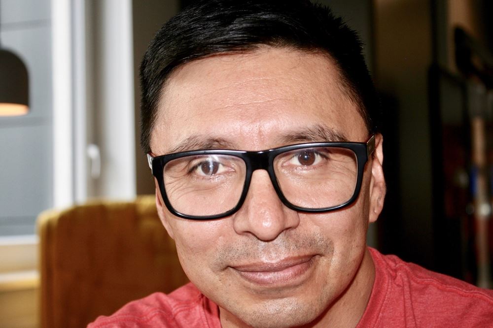 Der Sozialwissenschaftler Mauricio Bonifaz leitet das Kindernothilfe-Büro in Ecuador und ist einer der drei Koordinatoren der 360 Grad-Studie über Kinderrechtsverletzungen in Ecuador (Foto: Kindernothilfepartner) Der Sozialwissenschaftler Mauricio Bonifaz leitet das Kindernothilfe-Büro in Ecuador und ist einer der drei Koordinatoren der 360 Grad-Studie über Kinderrechtsverletzungen in Ecuador (Foto: Jürgen Schübelin)