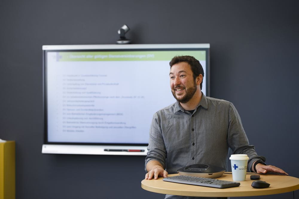 Mitarbeiter bei einer Präsentation Employee giving a presentation (source: Niklas von Bonn)