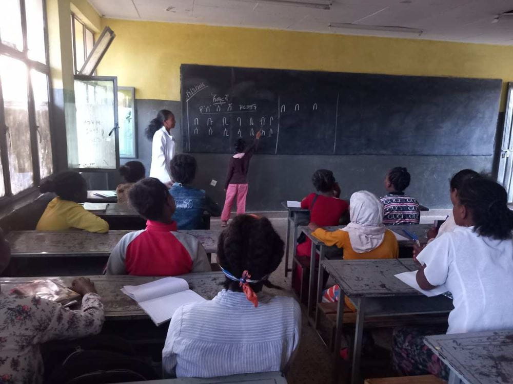 Prüfungssituation in einer äthiopischen Klasse (Quelle: Kindernothilfe-Partner) Prüfungssituation in einer äthiopischen Klasse (Quelle: Kindernothilfe-Partner)