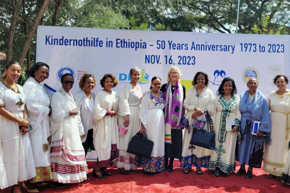KNH in Äthiopien 50 Jahre Jubiläum. KNH in Äthiopien 50 Jahre Jubiläum.