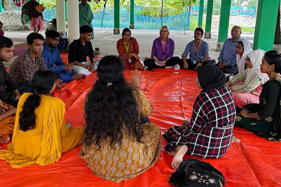 Weidemann bloggt: Sitzkreis in Nepal
. Weidemann bloggt: Sitzkreis in Nepal
.