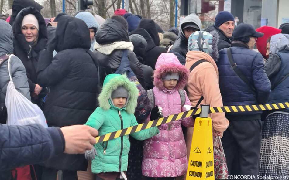 Geflüchtete Menschen an der Grenze (Quelle: Kindernothilfe) Geflüchtete Menschen an der Grenze (Quelle: Kindernothilfe)