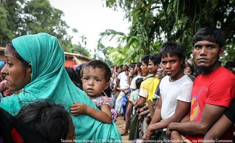 Geflüchtete Rohingya sammeln sich im Camp (Quelle: Kindernothilfe) Geflüchtete Rohingya sammeln sich im Camp (Quelle: Kindernothilfe)