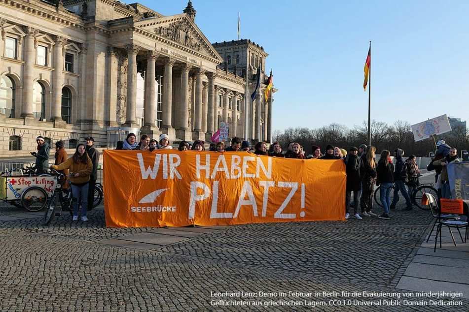 Demo vor dem Berliner Hauptbahnhof (Quelle: Kindernothilfe) Demo vor dem Berliner Hauptbahnhof (Quelle: Kindernothilfe)